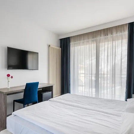 Hotel De Nac 3*