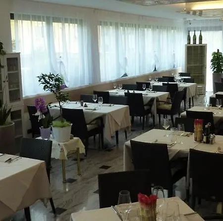 De Nac Hotel 3*