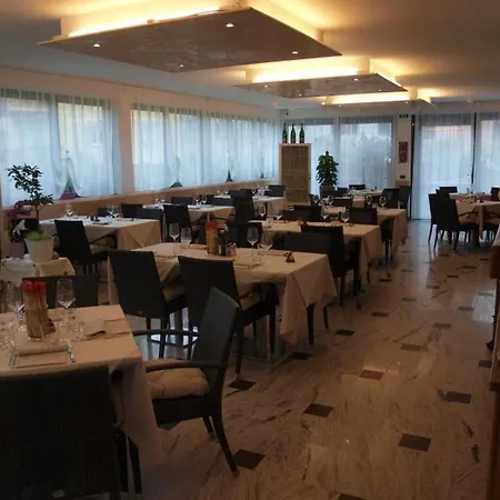 Hotel De Nac 3*